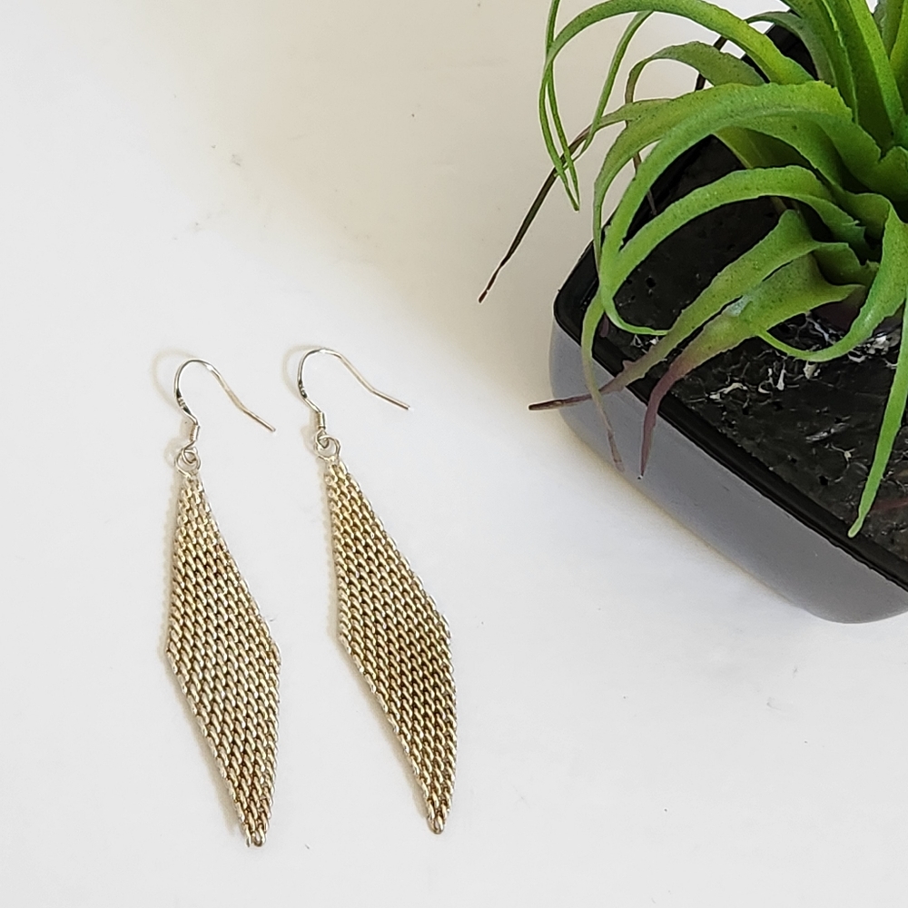 The Linked Silver 925 Triangle Earrings - Picture 5 of 10